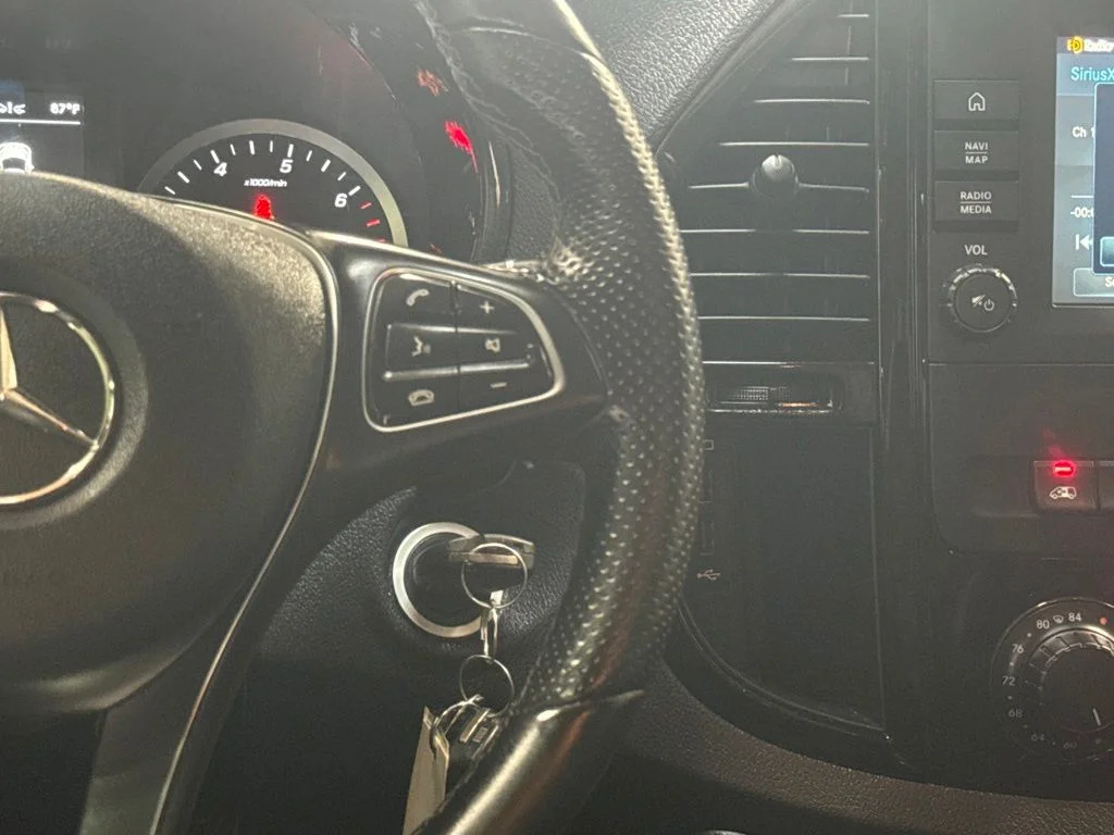 Used 2022  Mercedes-Benz Passenger image 21
