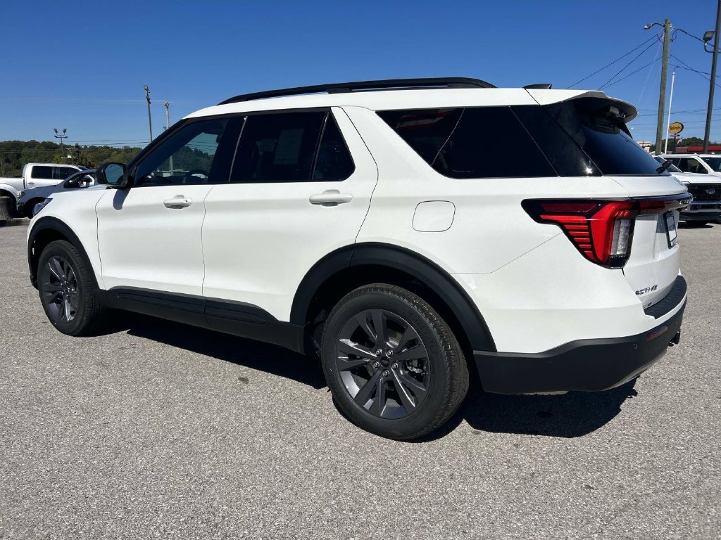 New 2027 Star White Metallic Tri-Coat Ford Active image 6