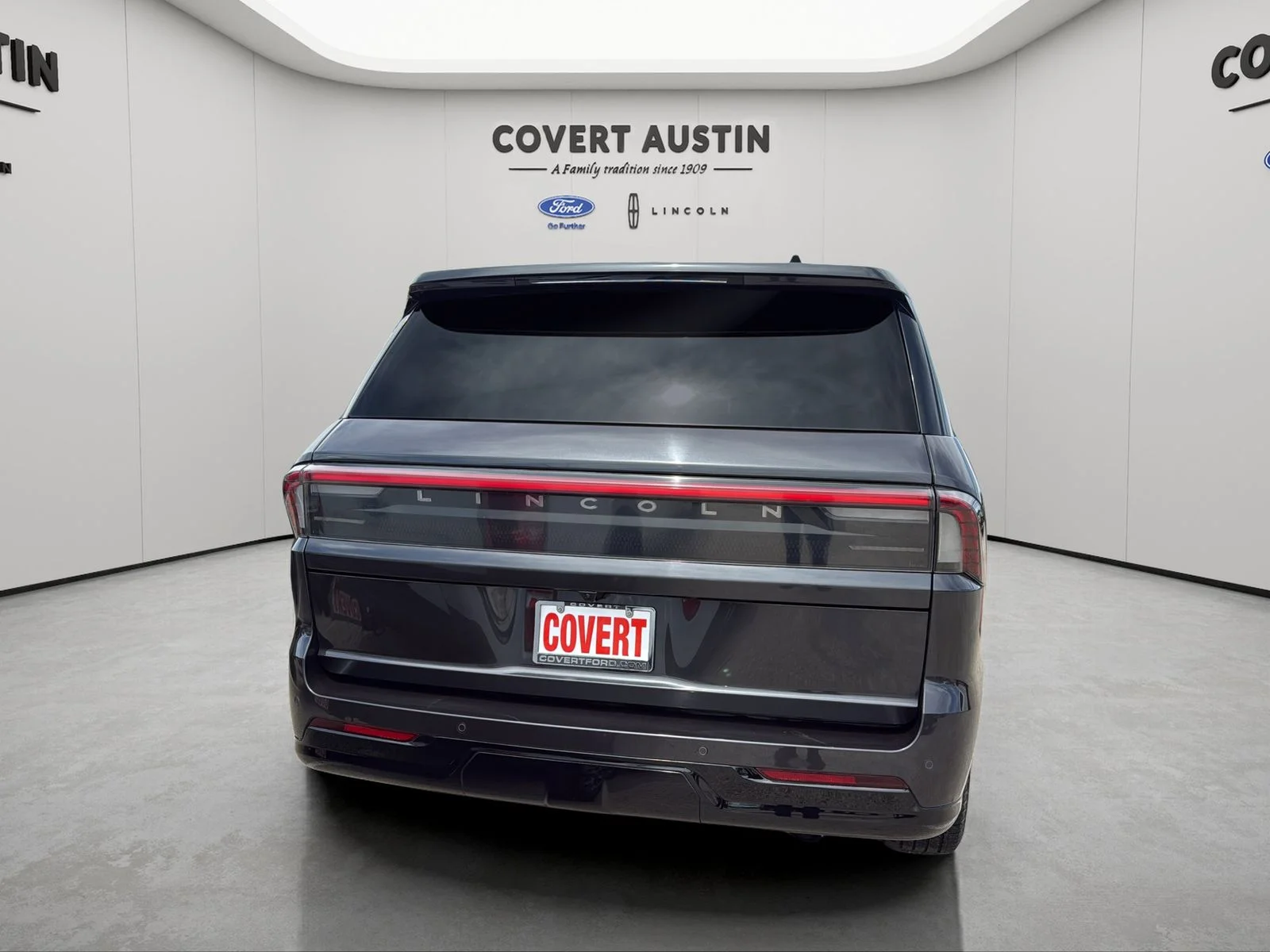 Used 2025 Gray Lincoln Reserve image 4