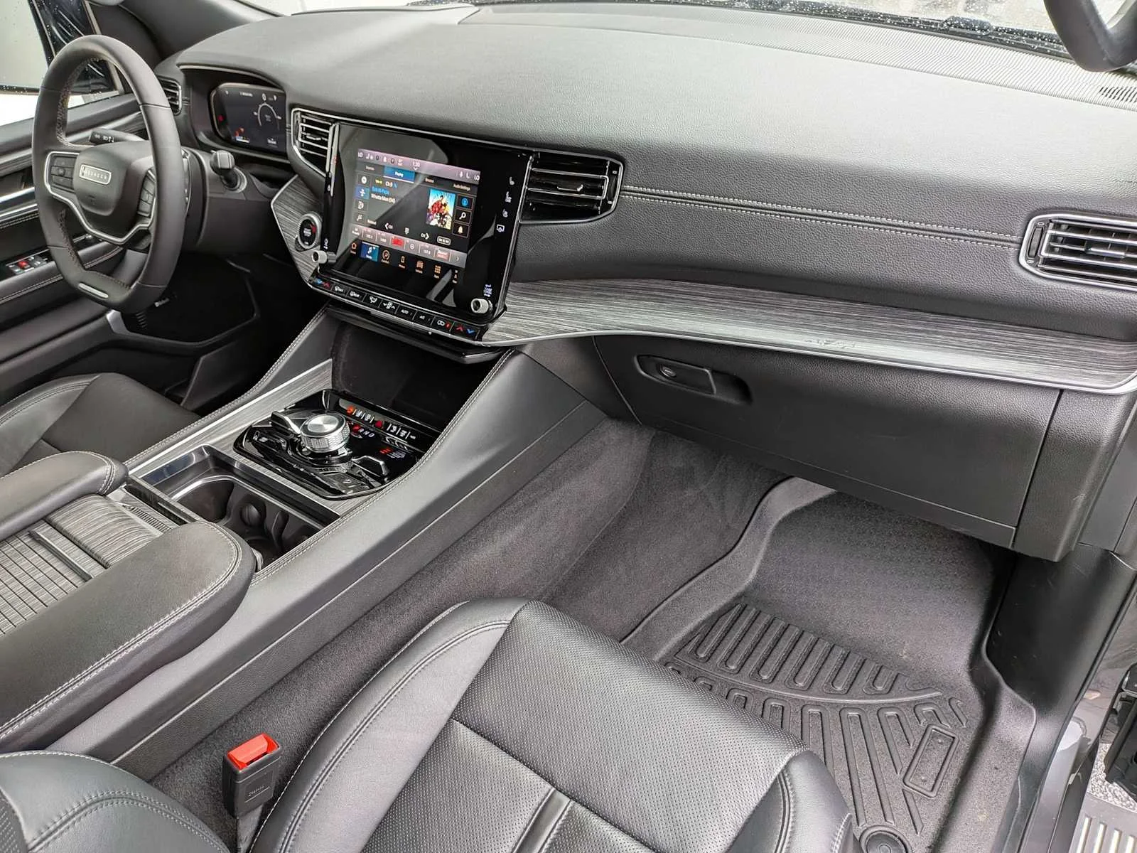 Used 2024  Jeep Series III image 33