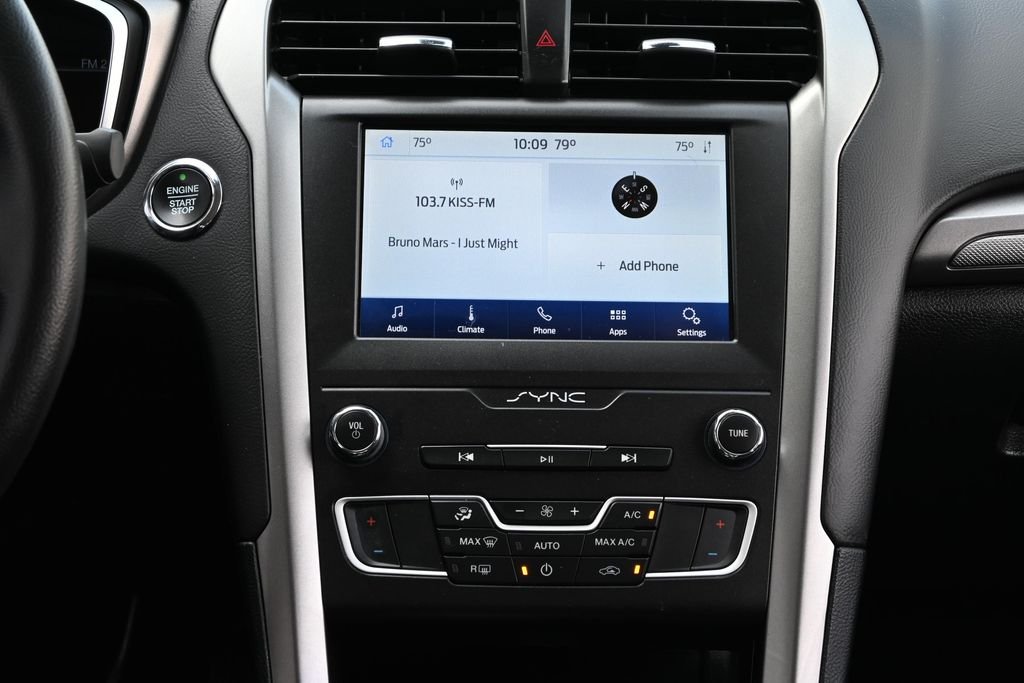 Certified Used 2020 White Platinum Clearcoat Metallic Ford SE image 27