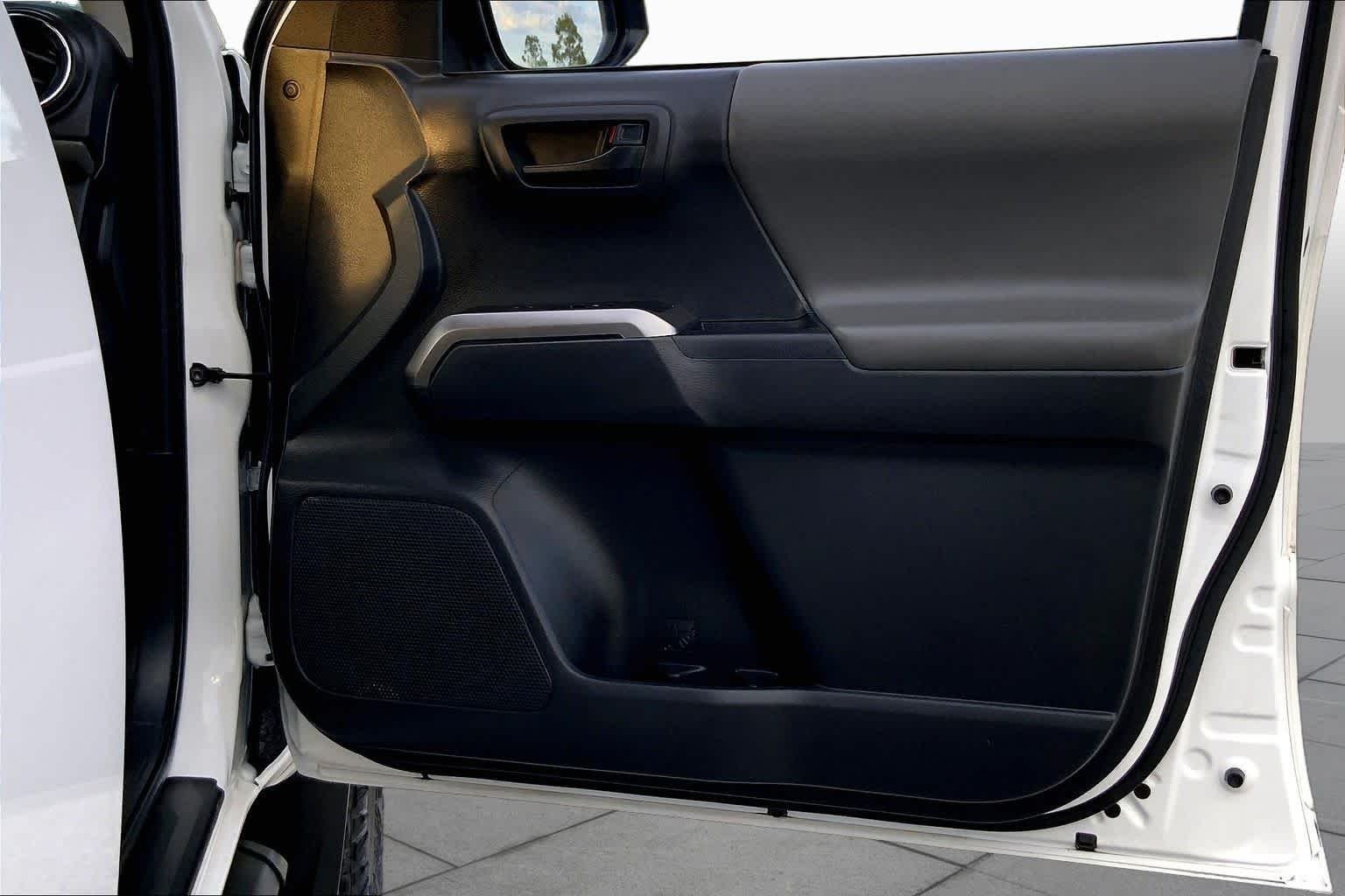 Used 2023 Ice Cap Toyota SR5 image 22