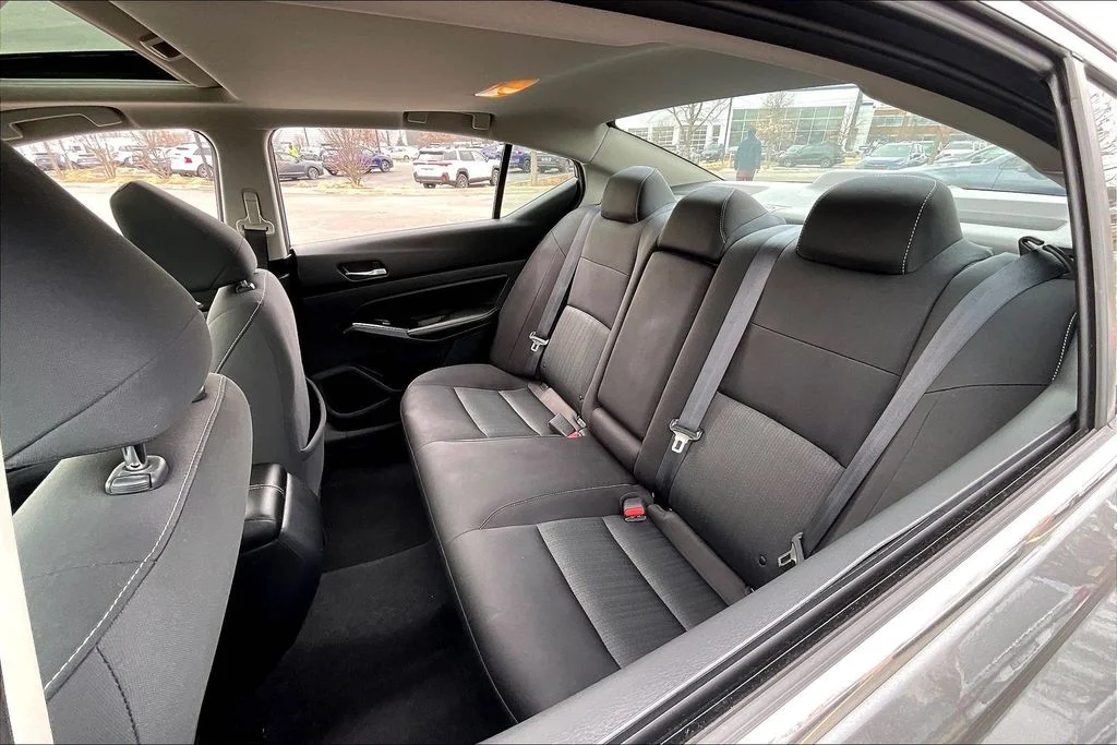 Used 2022 Gray Nissan 2.5 SV image 28