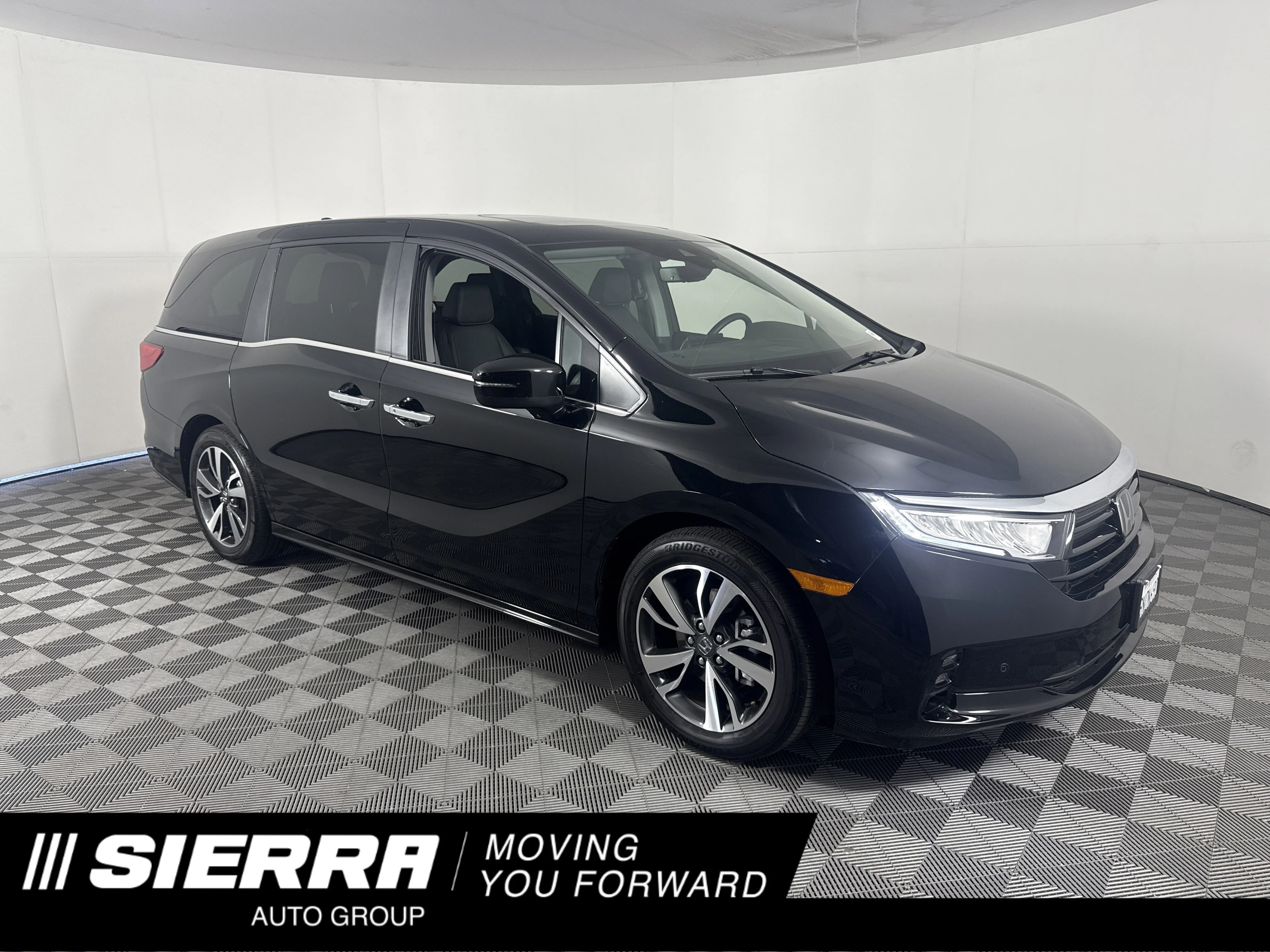 2024 Honda Odyssey Touring's photo