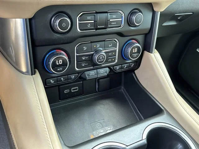 Used 2023 Iridescent Pearl Tricoat Chevrolet Premier image 20