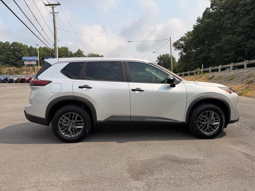 Used 2025 Silver Nissan S image 13