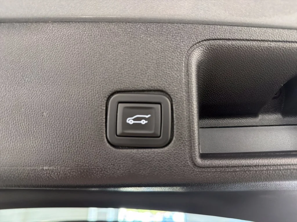 Used 2023 Silver GMC SLE image 9