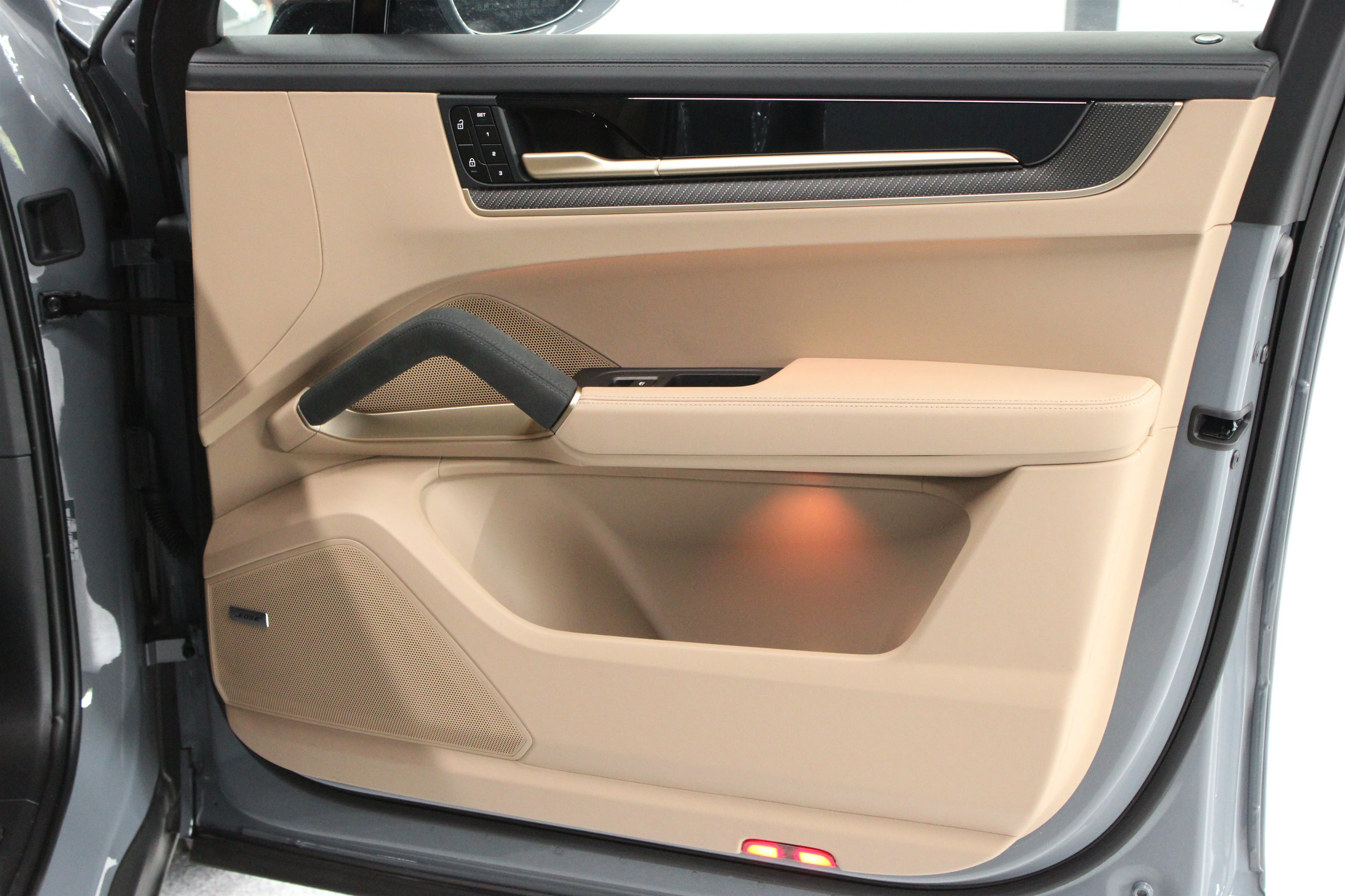 2025 Porsche Cayenne Coup Turbo E-Hybrid - Photo 32