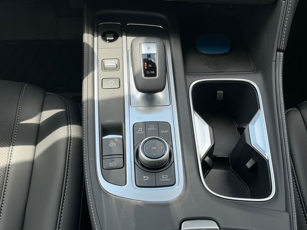 New 2027 RADIANT WHITE INFINITI Luxe FWD image 18