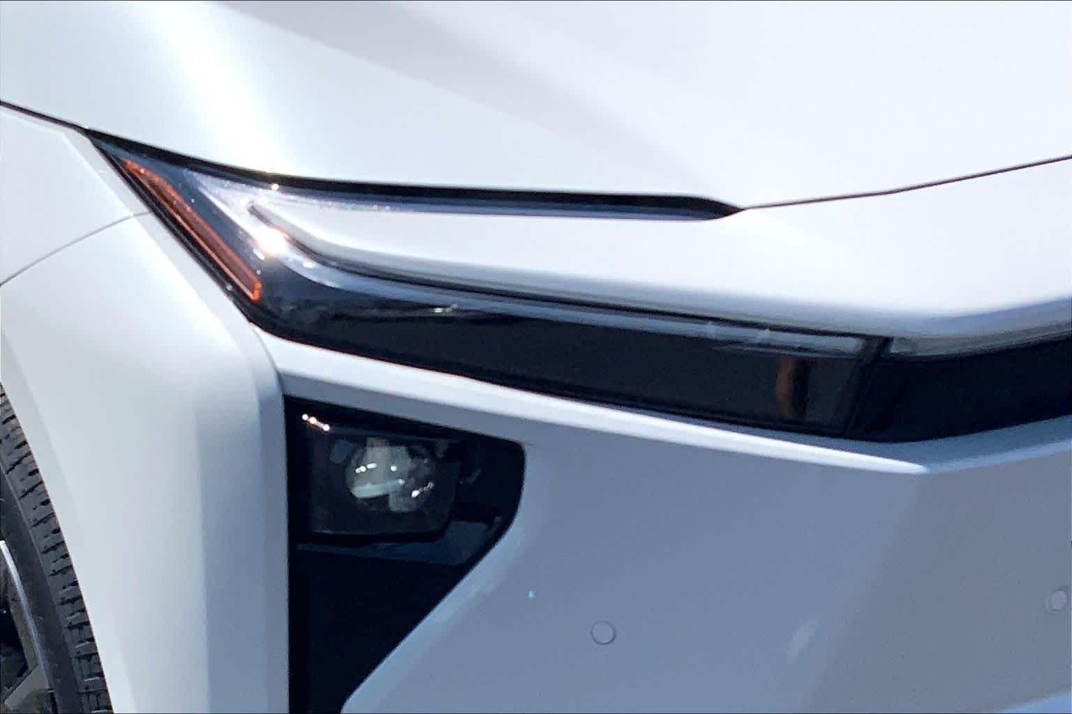 New 2026 Wind Chill Pearl Toyota XLE image 13