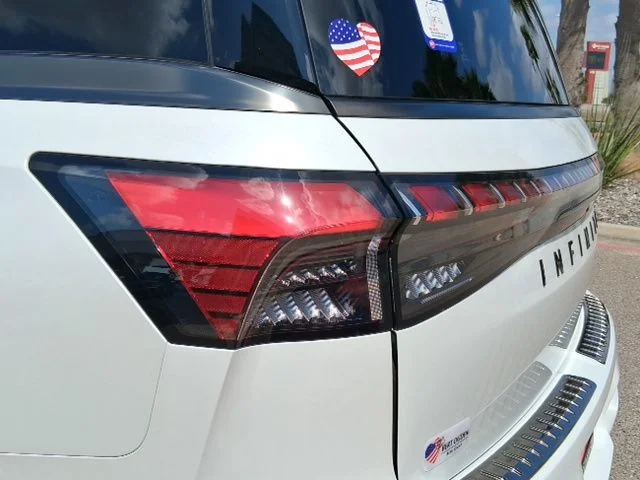 New 2026 2T RADIANT WHIT INFINITI Sport 4WD image 9