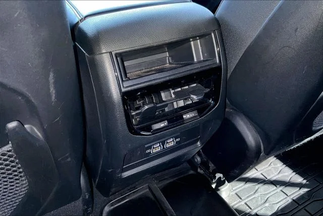 Used 2023 Silver Jeep Laredo image 25
