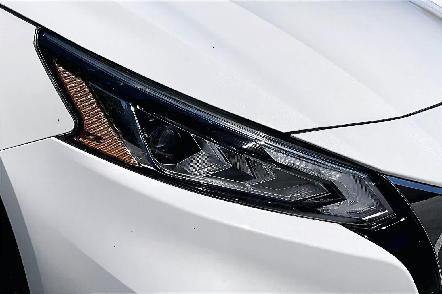 Used 2022 Pearl White Tricoat Nissan 2.5 SR image 28