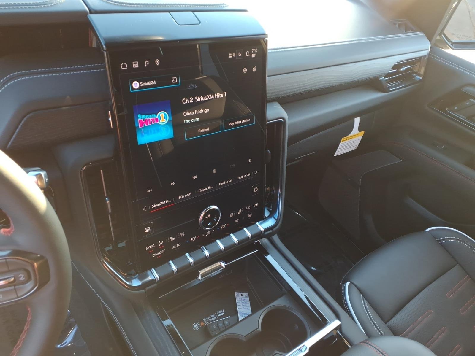 2026 GMC Yukon AT4 Ultimate - Photo 12