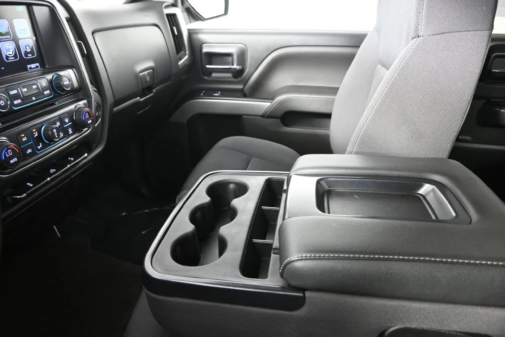 Used 2017 DEEP OCEAN BLUE METALLIC Chevrolet LT image 31