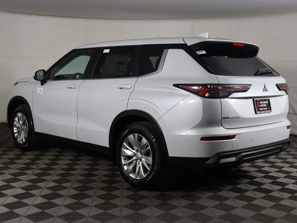 New 2026 White Mitsubishi ES 1.5T S-AWC image 8