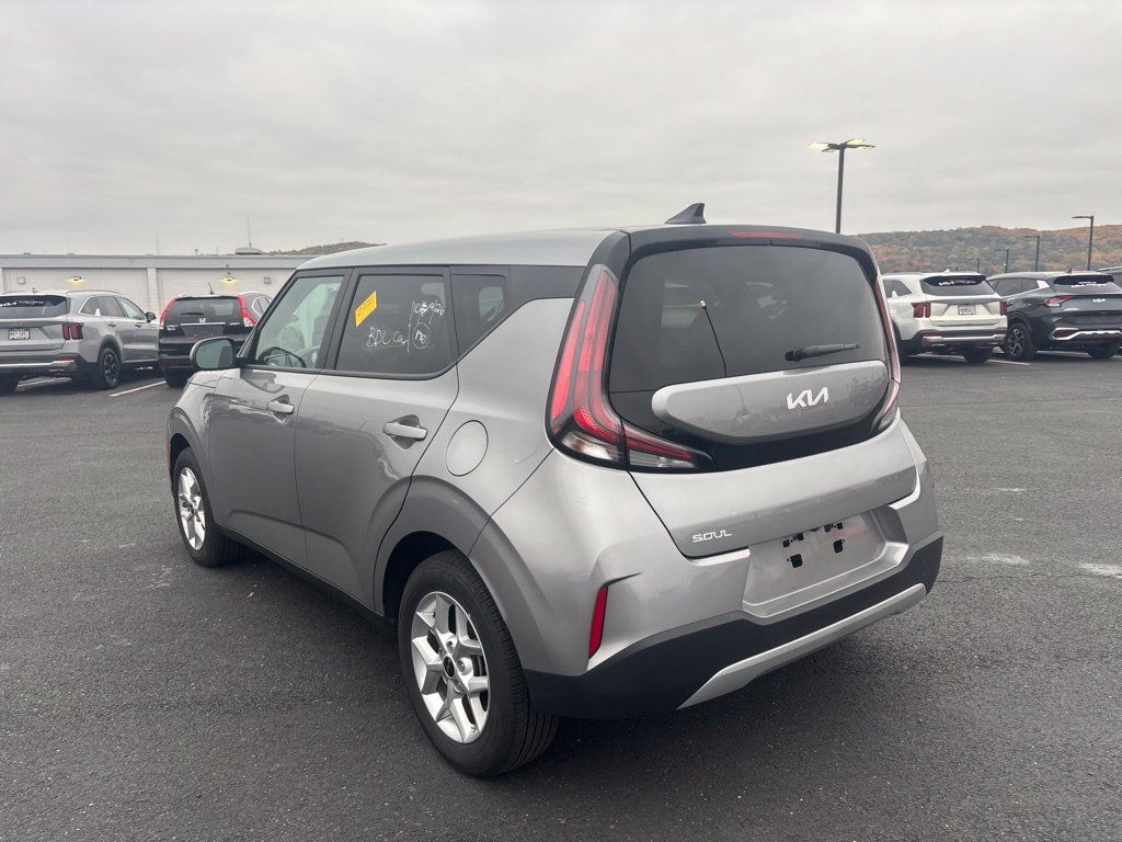 2025 Kia Soul  Hatchback Slide 4