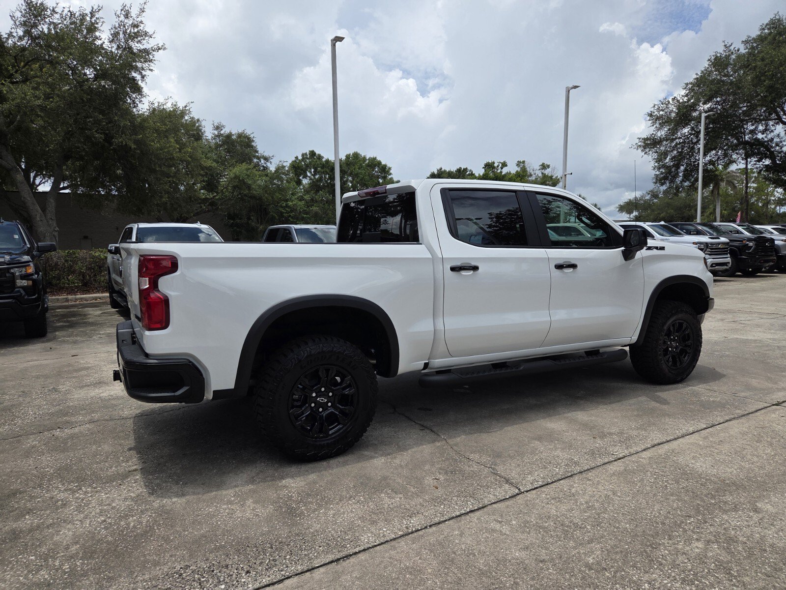 New 2026 Summit White Chevrolet ZR2 image 7
