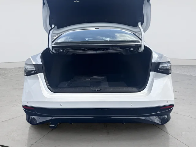 New 2026 Aspen White TriCoat / Super Black Two-tone Nissan SR image 22