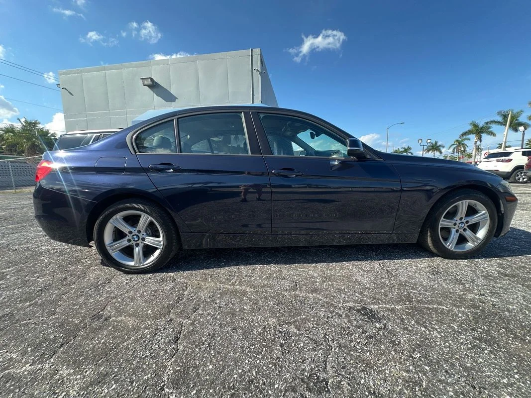 Used 2014  BMW xDrive image 7