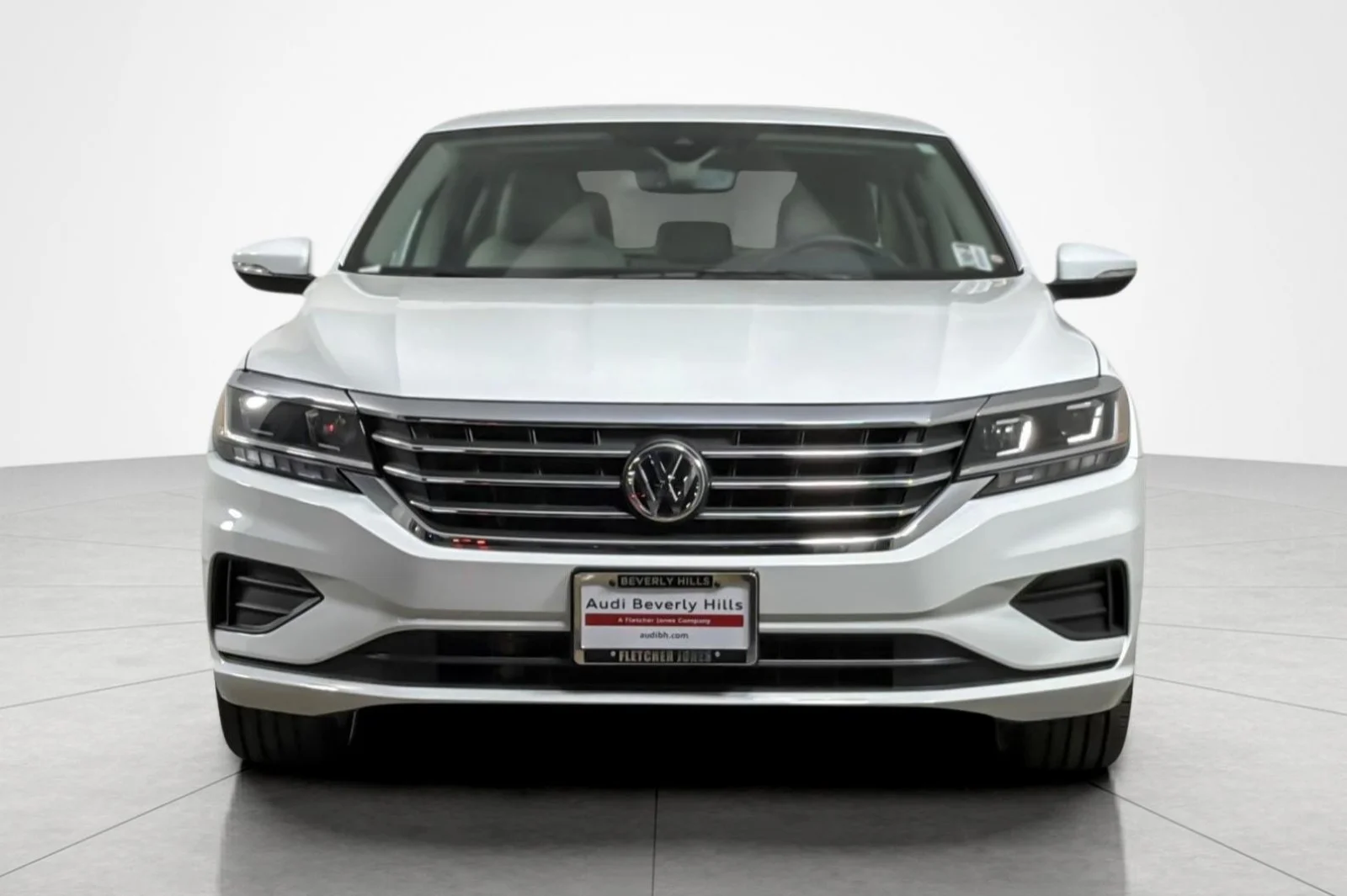 Used 2022 Pure White Volkswagen 2.0T SE Auto image 8