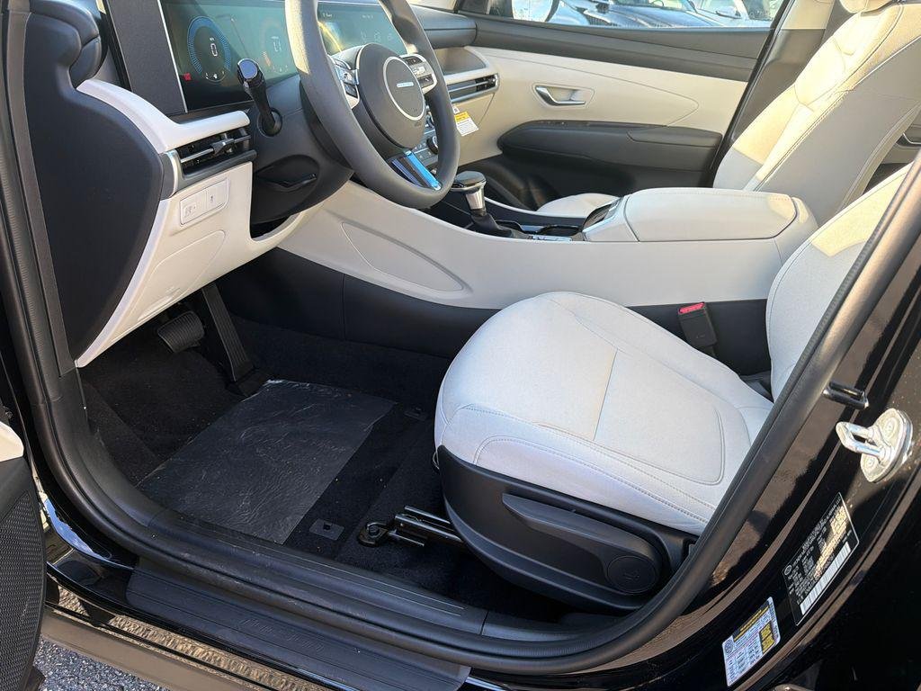 New 2026 Black Hyundai SE FWD image 9