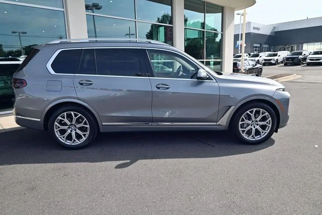 Used 2024 Gray BMW xDrive40i image 9
