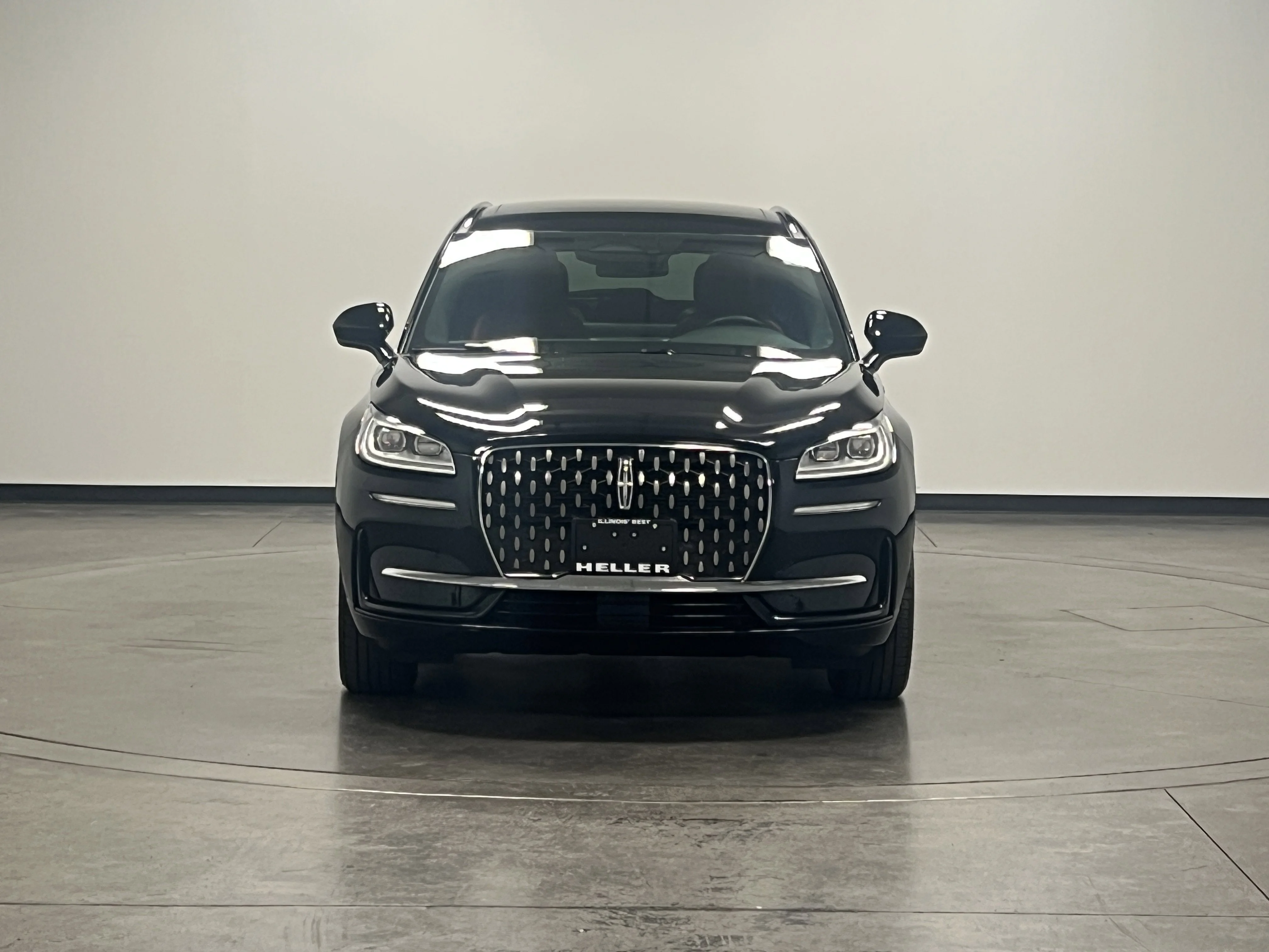 Used 2025 Infinite Black Metallic Clearcoat Lincoln Grand Touring image 3
