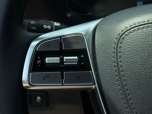 Used 2025 Black Kia EX X-Line image 29