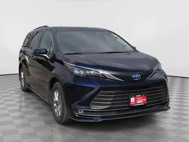 2025 Toyota Sienna XLE