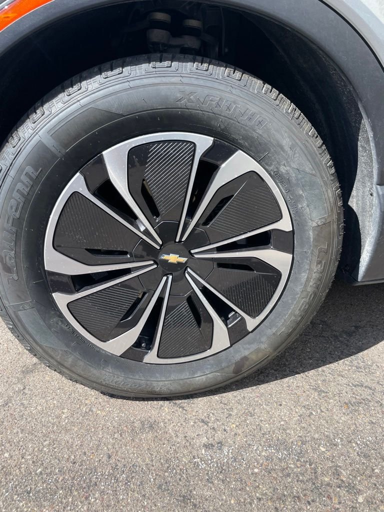 Used 2024 Sterling Gray Metallic Chevrolet LT image 25