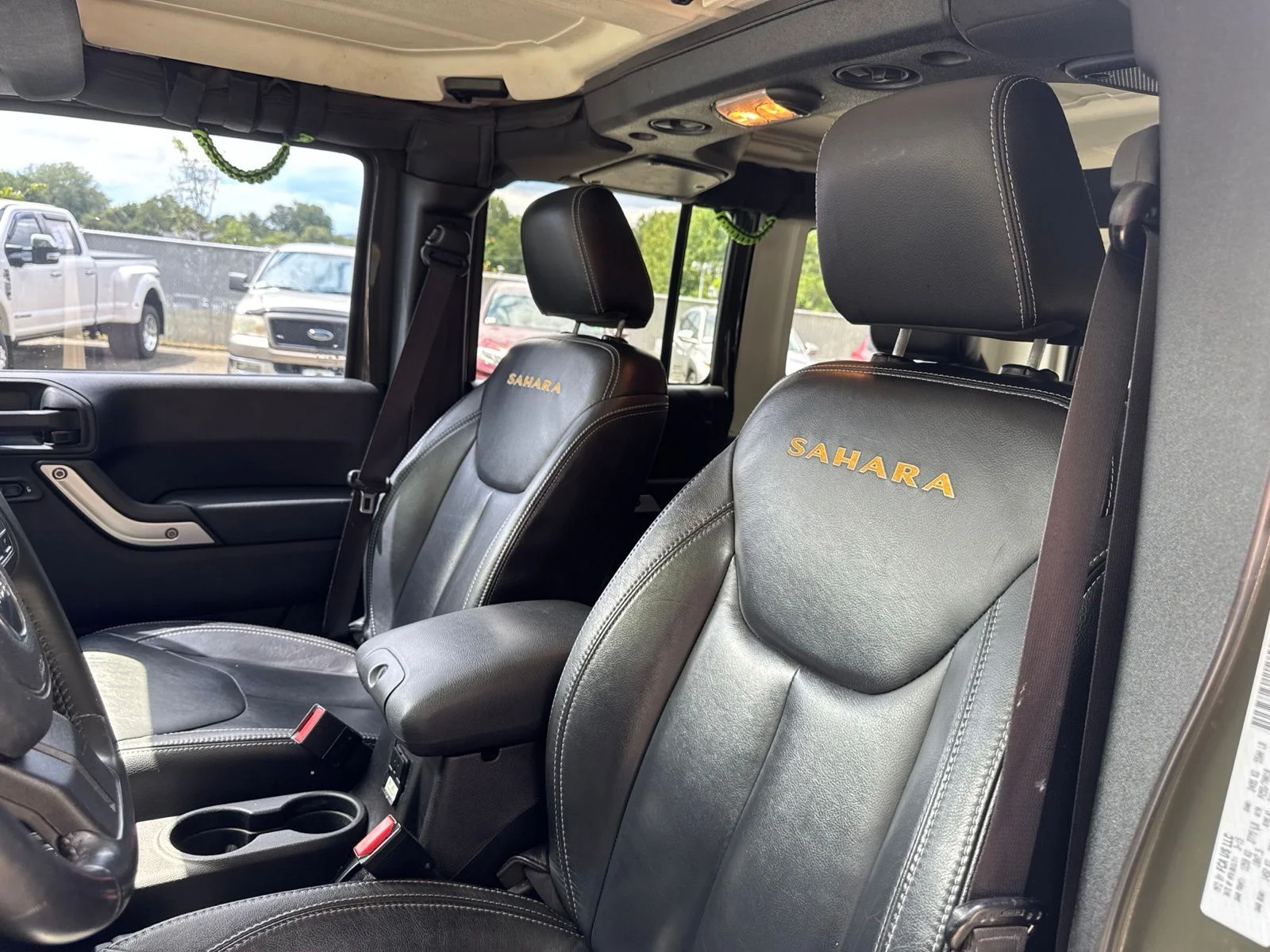 Used 2015 Green Jeep Unlimited Sahara image 7