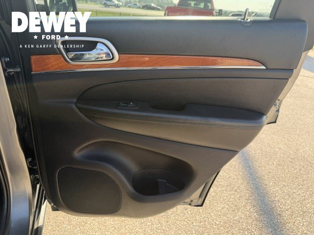 Used 2011 Mineral Gray Clearcoat Metallic Jeep Overland image 32