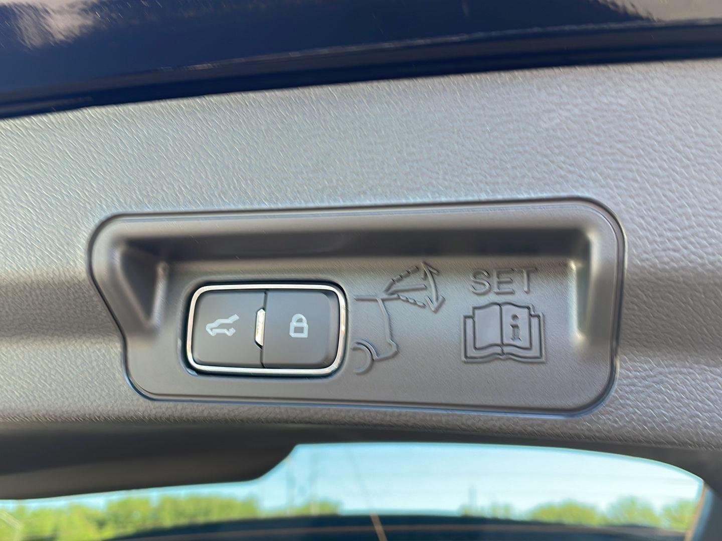 New 2026 Agate Black Metallic Ford Tremor® image 38