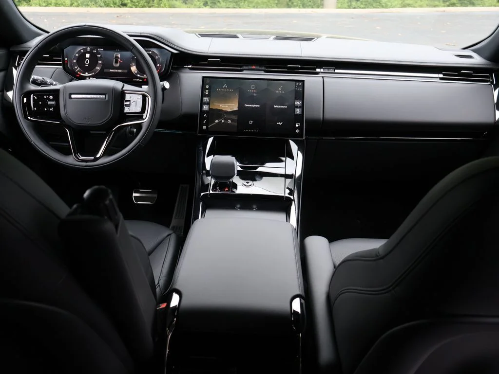 New 2026 Santorini Black Metallic Land Rover Dynamic SE image 13