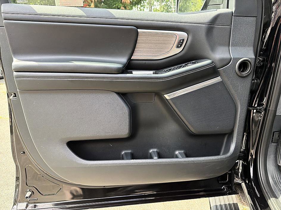 Used 2025 Black Metallic Ford Platinum image 9