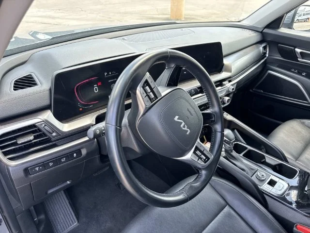 Used 2025 Silver Kia S image 42