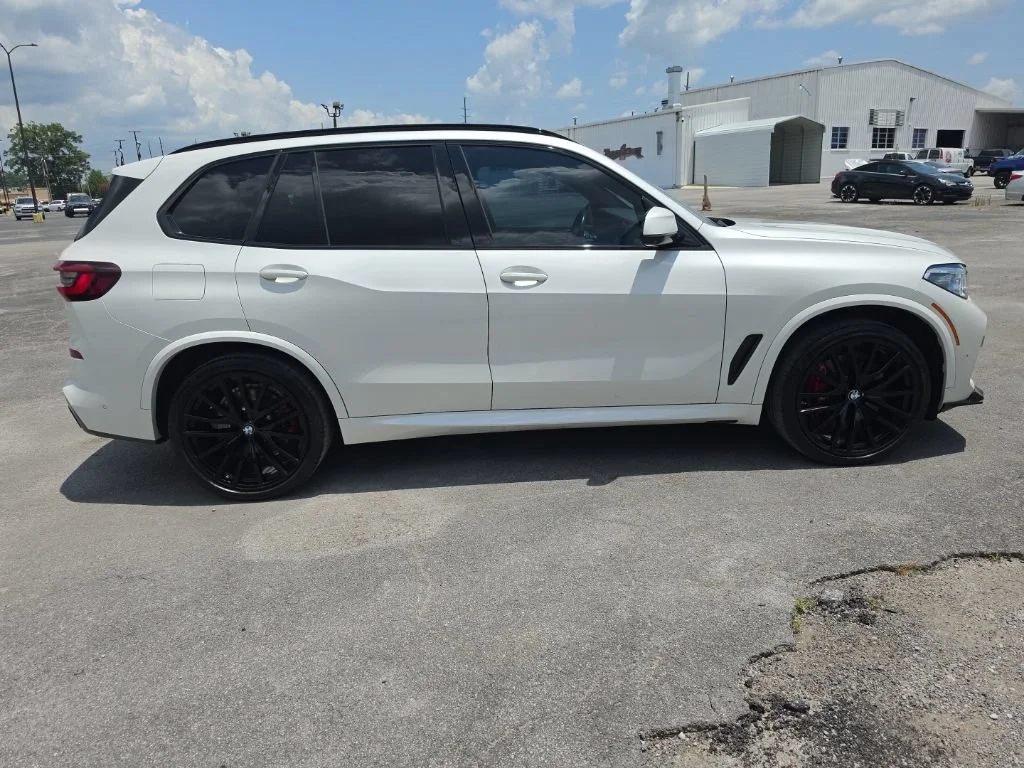 Used 2022 White BMW M50i image 16