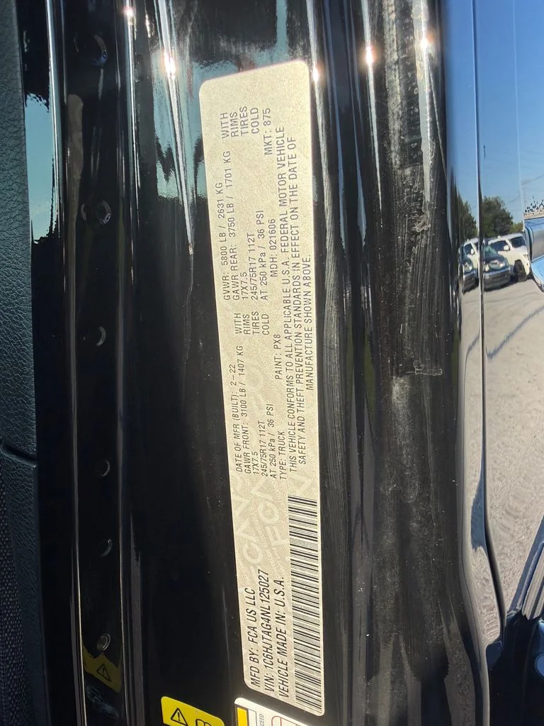 Used 2022 Black Jeep Altitude image 25