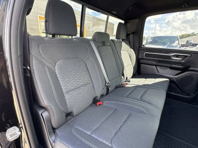 New 2027 Diamond Black Crystal Pearl-Coat Exterior Paint RAM Big Horn/Lone Star image 28