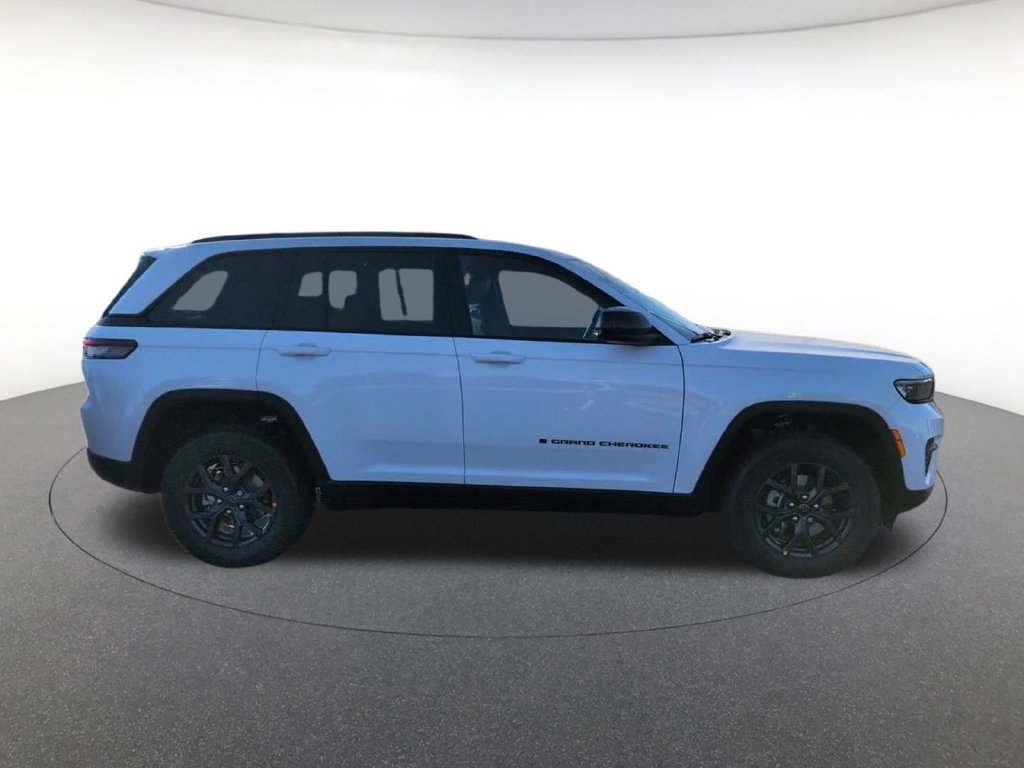 New 2027 Bright White Clear-Coat Paint Jeep Laredo image 5
