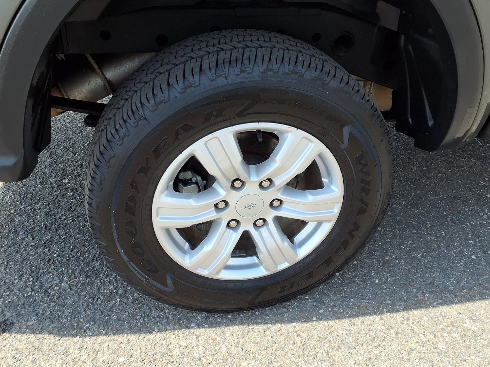 Used 2019 Magnetic Metallic Ford XL image 10