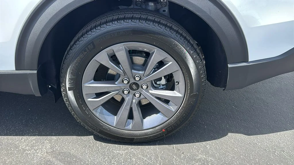 New 2026 Star White Metallic Tri-Coat Ford Active image 6