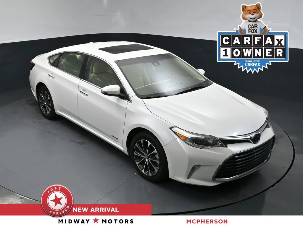 Used 2018 Blizzard Pearl Toyota XLE Premium image 1