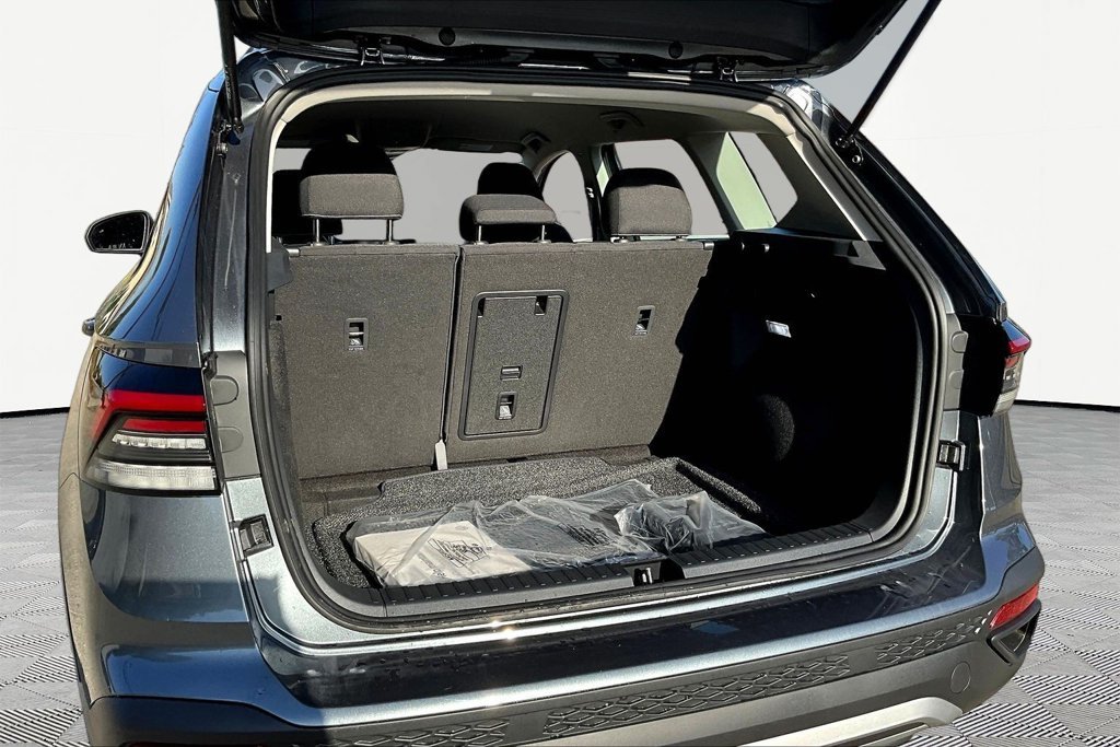 New 2027 Gray Volkswagen 1.5T S image 23