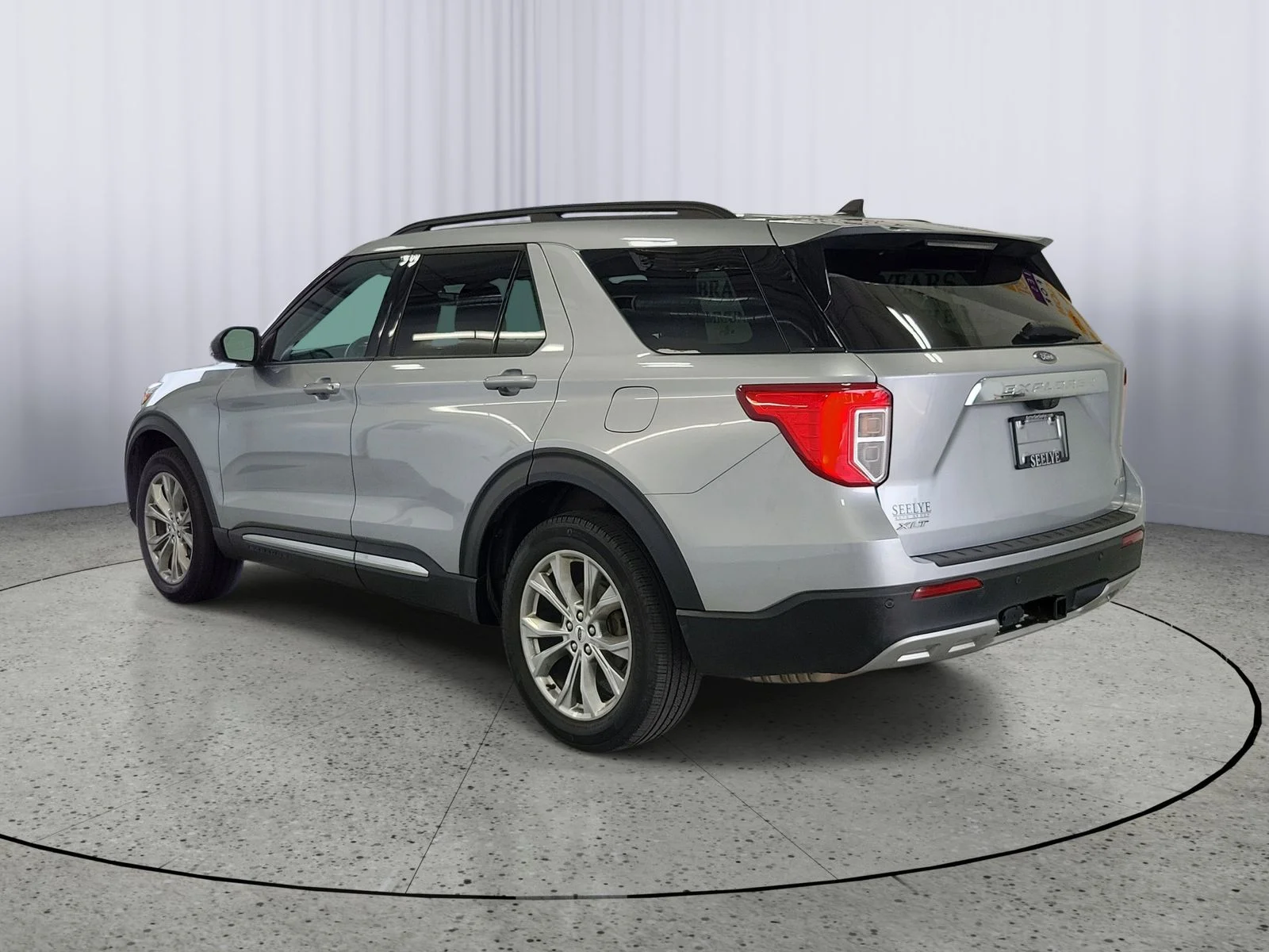 Used 2023 Silver Ford XLT image 3