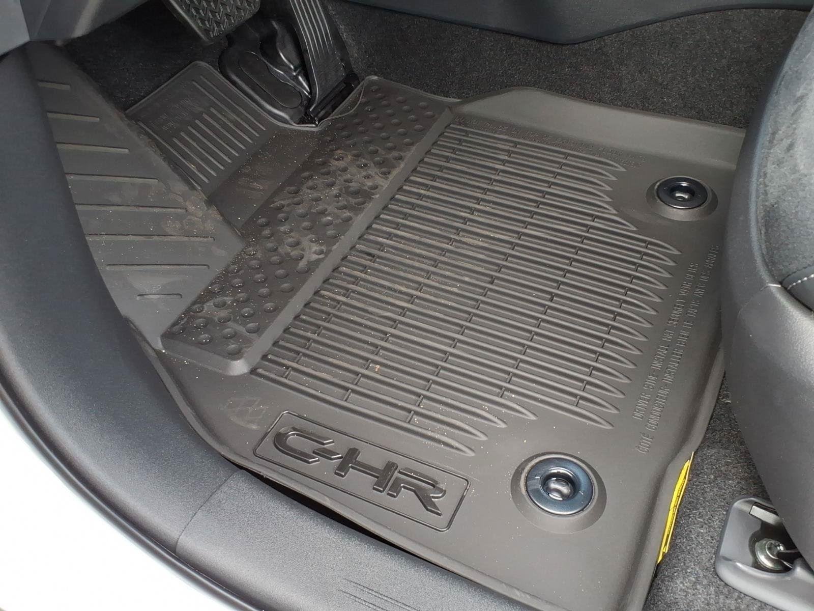 New 2026 Wind Chill Pearl with Midnight Black Metallic roof Toyota XSE image 14