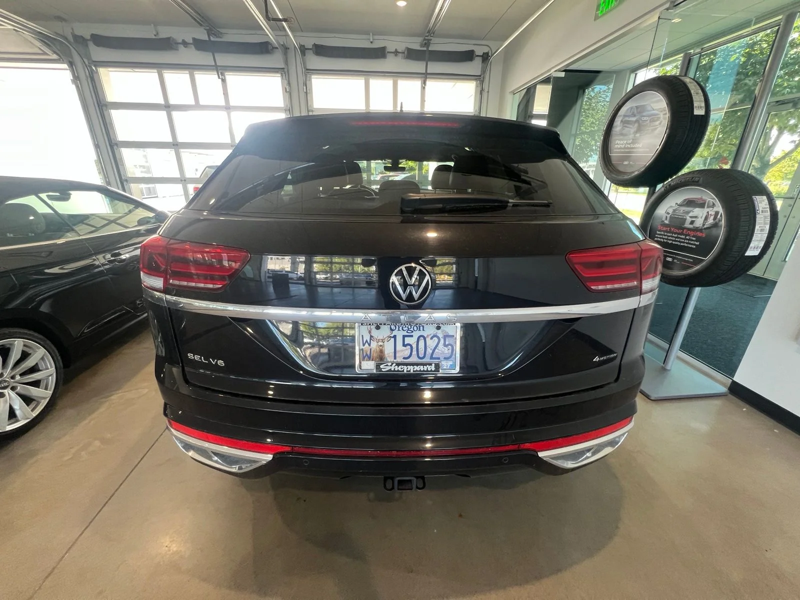 Used 2023  Volkswagen 3.6L V6 SEL Premium R-Line image 2