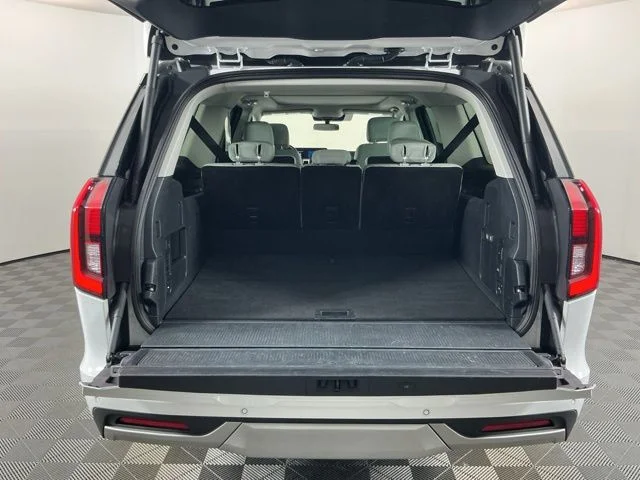 Used 2025 White Ford Platinum image 35