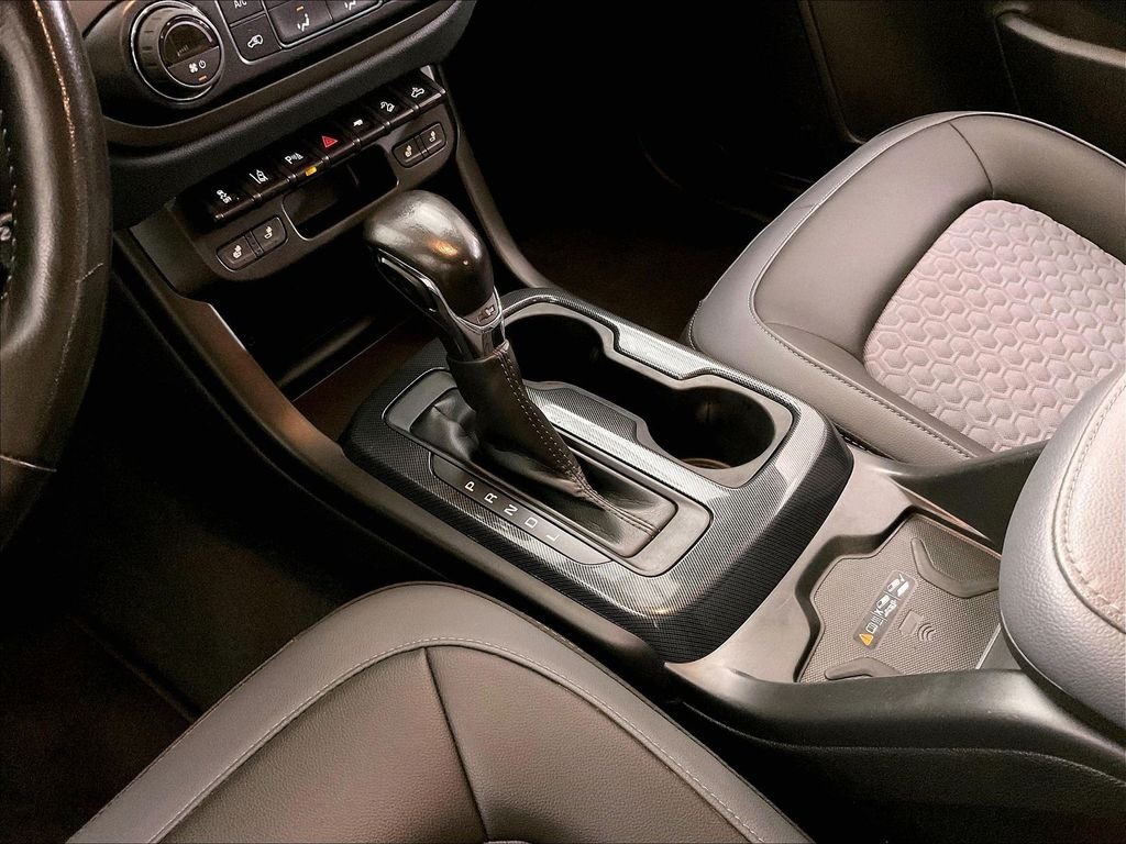 Used 2022 White Chevrolet Z71 image 19